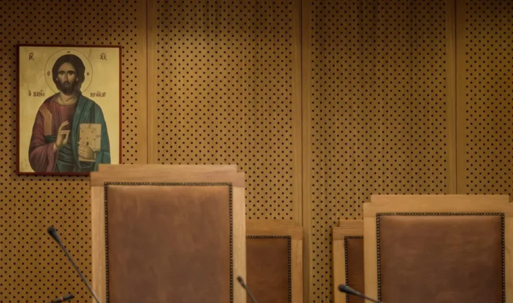 Grecia: Păstrarea icoanelor în sălile de judecată reprezintă o expresie a tradiției și identității culturale!
